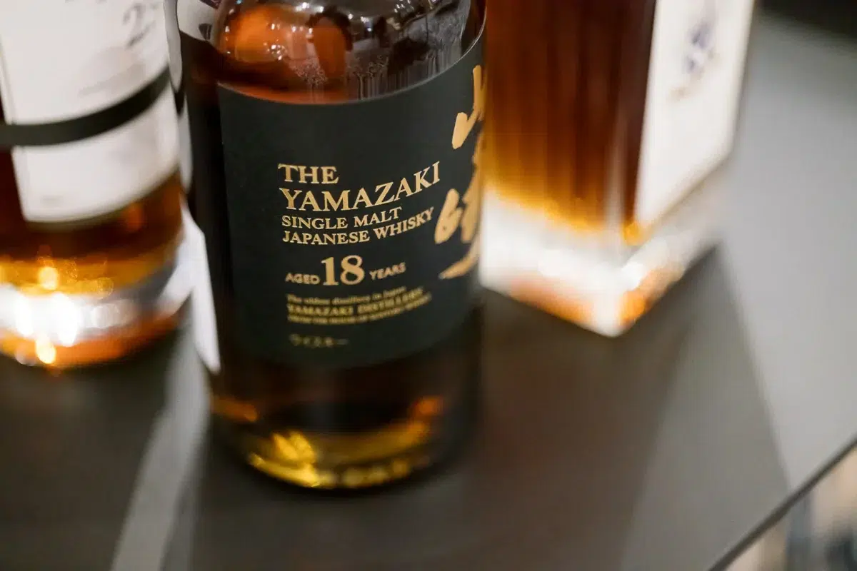 Bouteille de whisky Yamazaki 18 ans, par un photographe publicité Lyon.