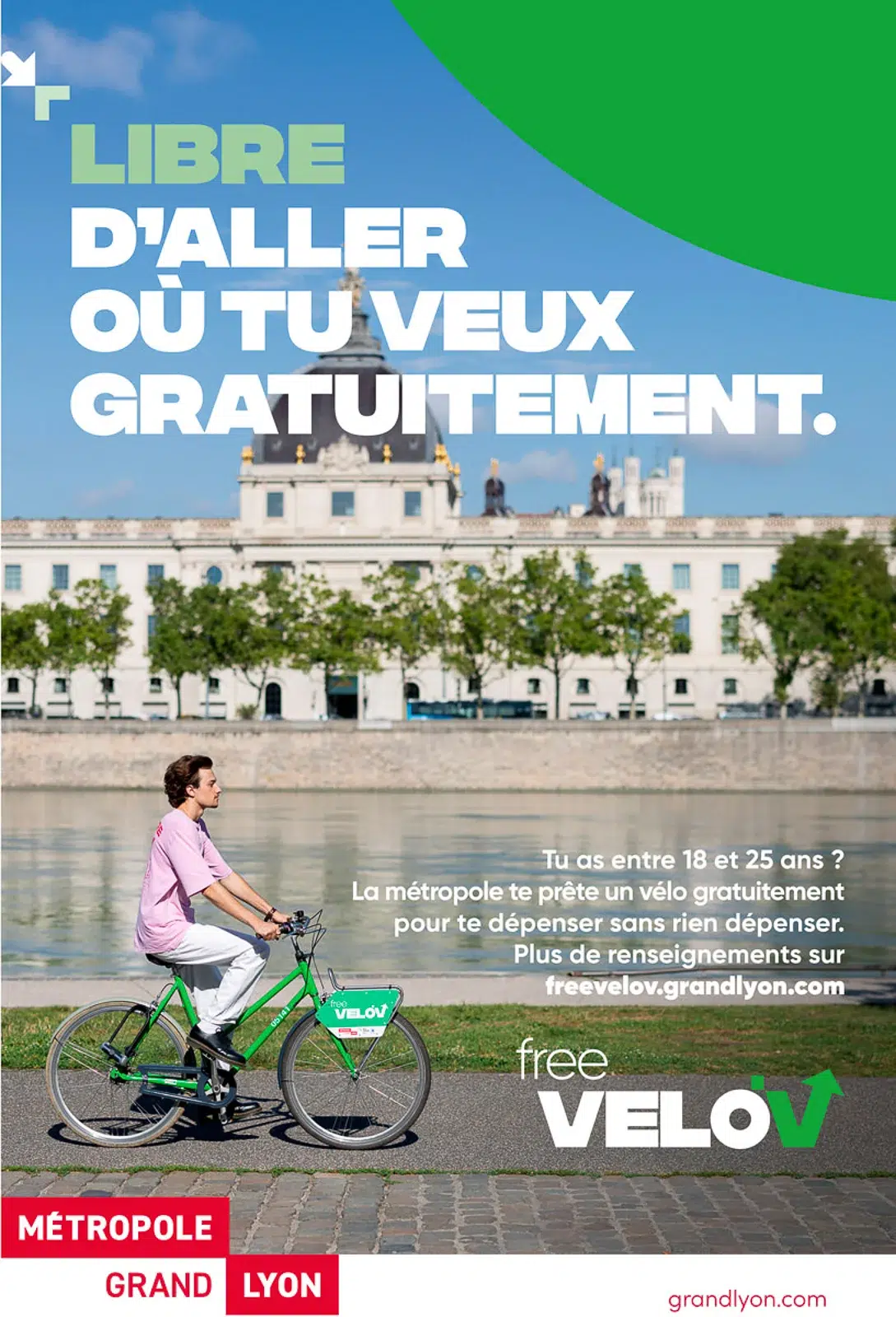 Homme à vélo devant le Palais de la Bourse, photo publicitaire Lyon pour Free Velo'v.