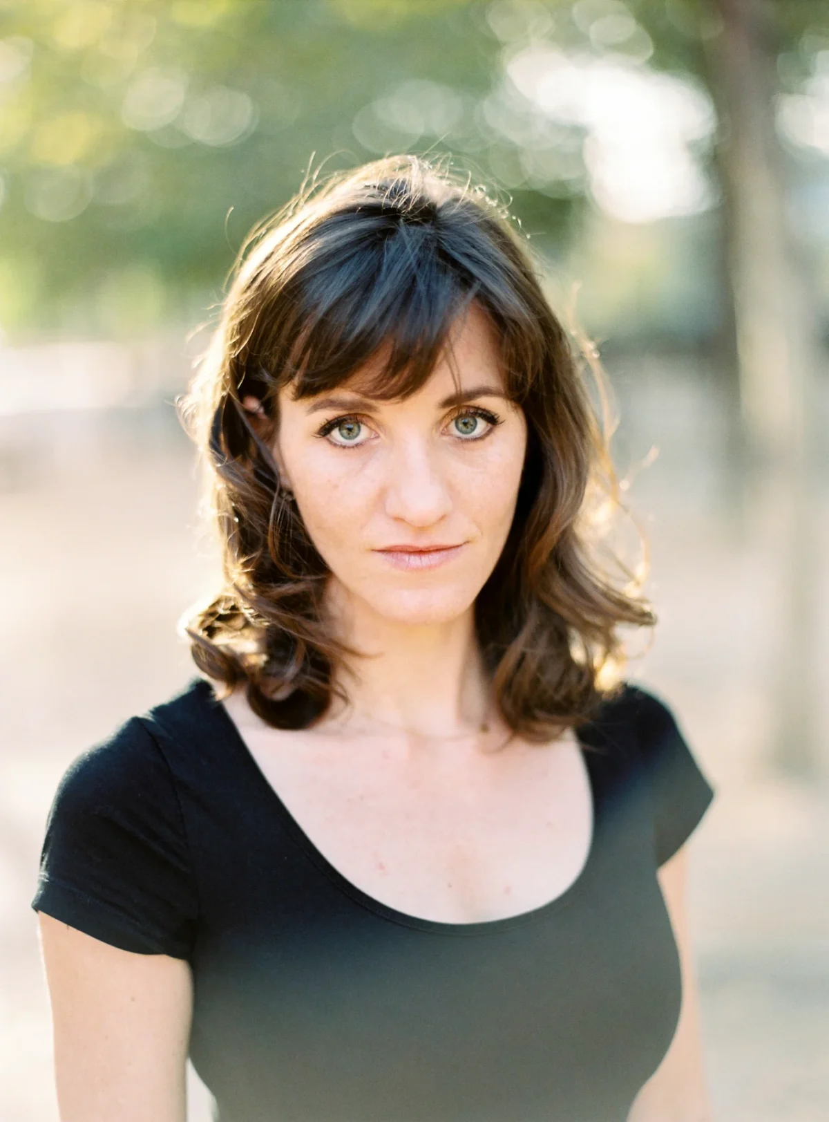 Portrait d'une femme aux yeux clairs par un photographe artistes Lyon.